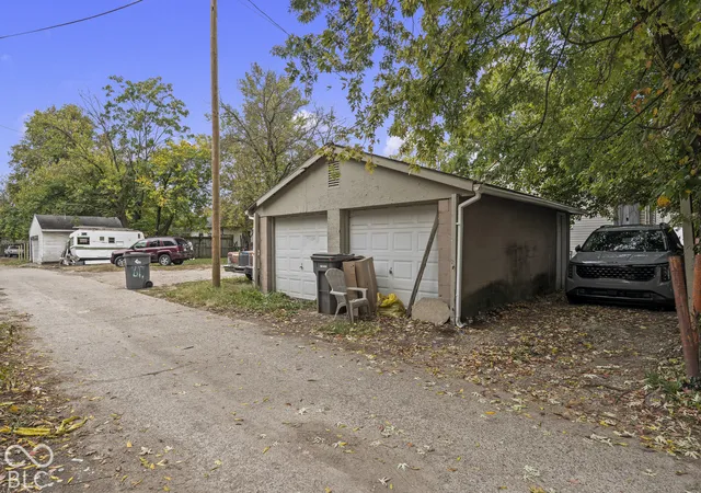 Photo 4 of House for sale at 817-819 N Dearborn, Indianapolis, IN 46201 | MLS# 22132151 | Listing updated on 2026-10-22