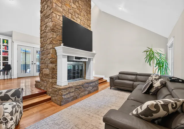 Photo 1 of Single family home for sale at 1053 Goldfinch Rd, Columbus, IN 47203 | MLS# 22132165 | Listing updated on 2026-10-28