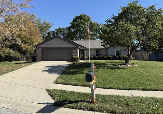 Photo 1 of Single family home for sale at 5535 Oakcrest, Indianapolis, IN 46237 | MLS# 22132167 | Listing updated on 2026-10-28