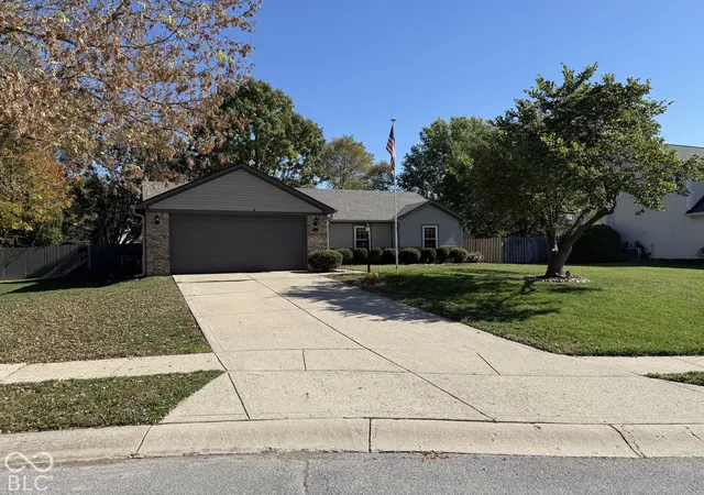 Photo 1 of Single family home for sale at 5535 Oakcrest, Indianapolis, IN 46237 | MLS# 22132167 | Listing updated on 2026-10-28