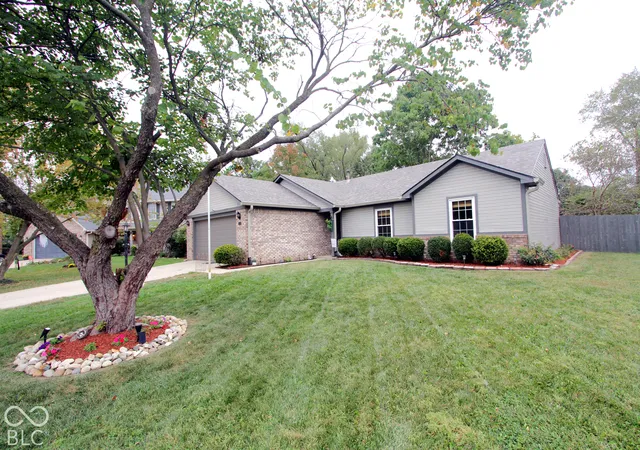 Photo 3 of Single family home for sale at 5535 Oakcrest, Indianapolis, IN 46237 | MLS# 22132167 | Listing updated on 2026-10-28
