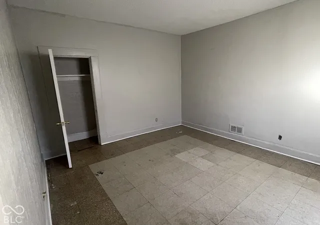 Photo 4 of House for sale at 529 Lynn St, Indianapolis, IN 46222 | MLS# 22132175 | Listing updated on 2026-10-21