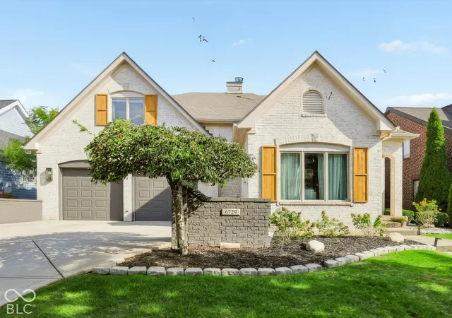 Single family home for sale at 6729 W Stonegate Dr, Zionsville, IN 46077 | MLS# 22132196