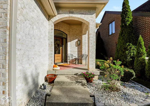 Photo 4 of Single family home for sale at 6729 W Stonegate Dr, Zionsville, IN 46077 | MLS# 22132196 | Listing updated on 2026-10-29