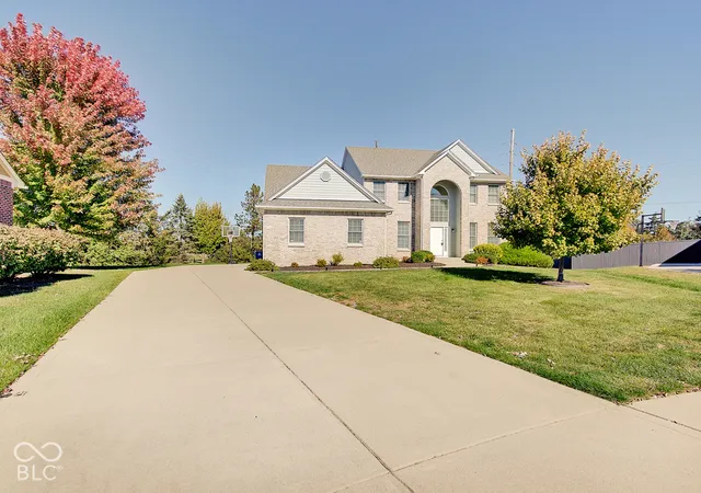 Photo 1 of Single family home for sale at 400 Lois Way, Carmel, IN 46032 | MLS# 22132208 | Listing updated on 2026-10-22