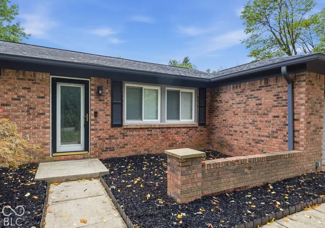 Photo 3 of Single family home for sale at 709 W Banta Rd, Indianapolis, IN 46217 | MLS# 22132214 | Listing updated on 2026-10-21