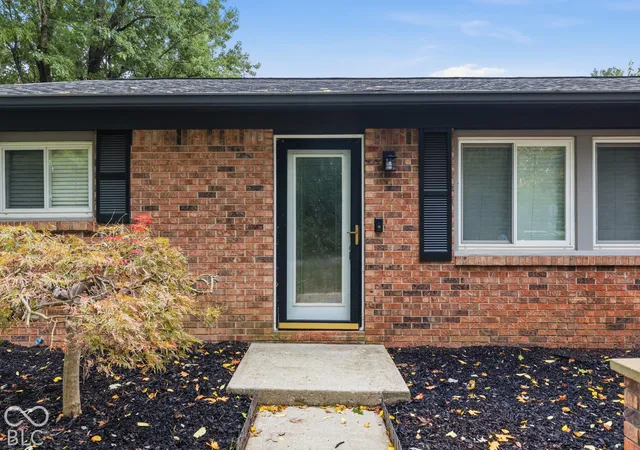 Photo 4 of Single family home for sale at 709 W Banta Rd, Indianapolis, IN 46217 | MLS# 22132214 | Listing updated on 2026-10-21
