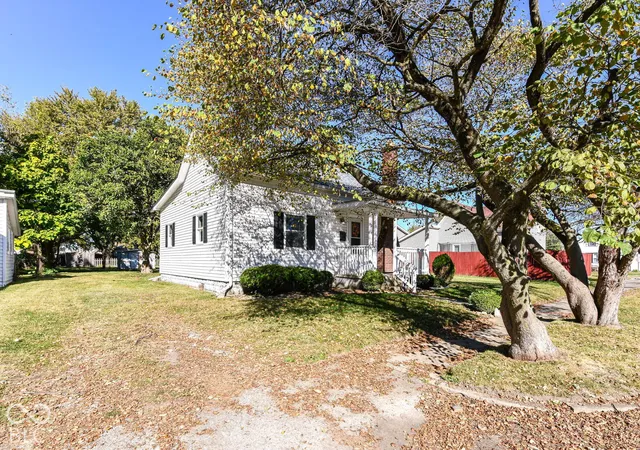 Photo 2 of Single family home for sale at 1614 S F St, Elwood, IN 46036 | MLS# 22132224 | Listing updated on 2026-10-28