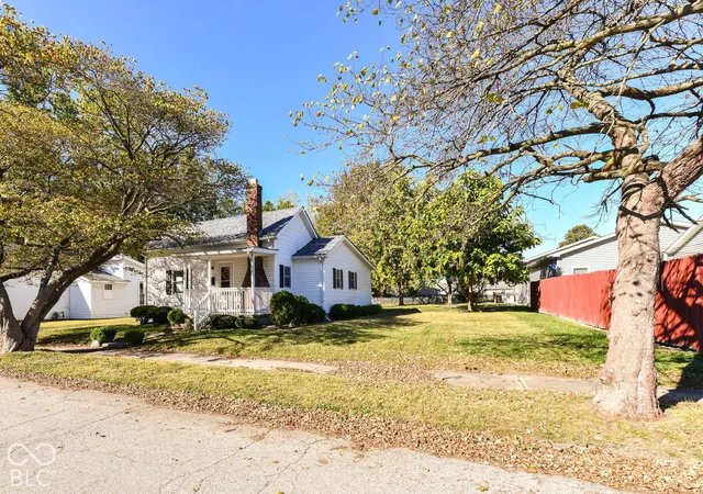 Photo 3 of Single family home for sale at 1614 S F St, Elwood, IN 46036 | MLS# 22132224 | Listing updated on 2026-10-28