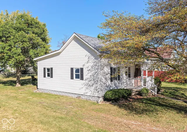 Photo 4 of Single family home for sale at 1614 S F St, Elwood, IN 46036 | MLS# 22132224 | Listing updated on 2026-10-28