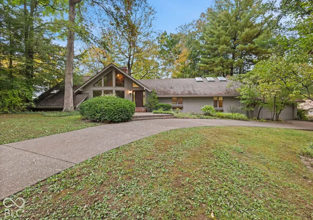 Photo 2 of Single family home for sale at 1960 E Ely Ct, Martinsville, IN 46151 | MLS# 22132251 | Listing updated on 2026-10-25