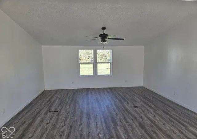 Photo 4 of Manufactured home for sale at 9870 Dale Ave, Elizabethtown, IN 47232 | MLS# 22132269 | Listing updated on 2026-10-21