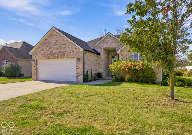 Photo 1 of Single family home for sale at 4352 Westminster Pl, Columbus, IN 47201 | MLS# 22132272 | Listing updated on 2026-10-30