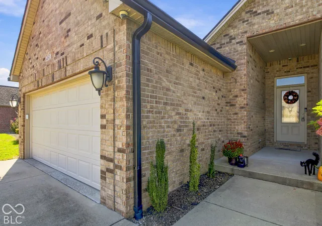 Photo 4 of Single family home for sale at 4352 Westminster Pl, Columbus, IN 47201 | MLS# 22132272 | Listing updated on 2026-10-30