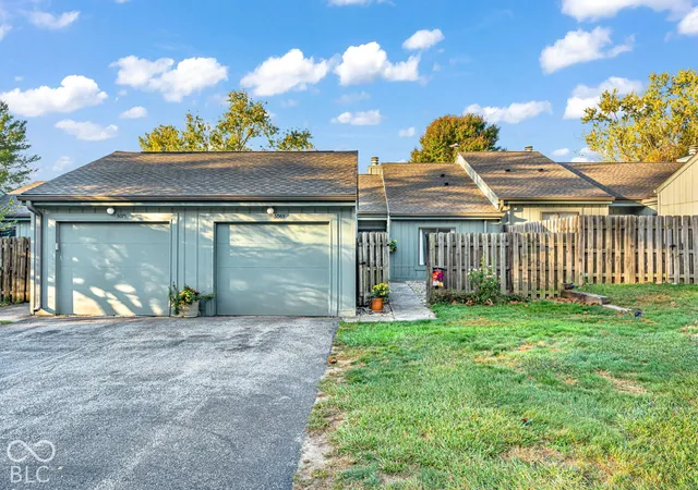 Condo for sale at 5063 Fairway Dr, Avon, IN 46123 | MLS# 22132318