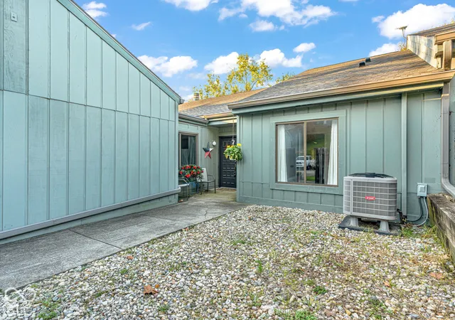 Photo 2 of Condo for sale at 5063 Fairway Dr, Avon, IN 46123 | MLS# 22132318 | Listing updated on 2026-10-23