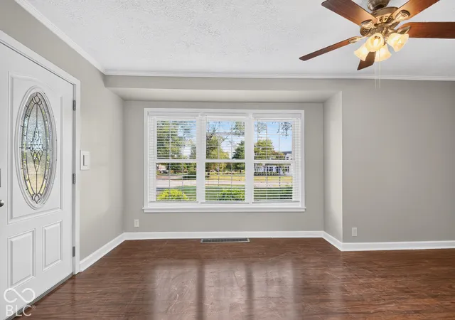 Photo 4 of Sale Pending at 3124 Westenedge Dr, Columbus, IN 47203 | MLS# 22132320 | Listing updated on 2026-10-22