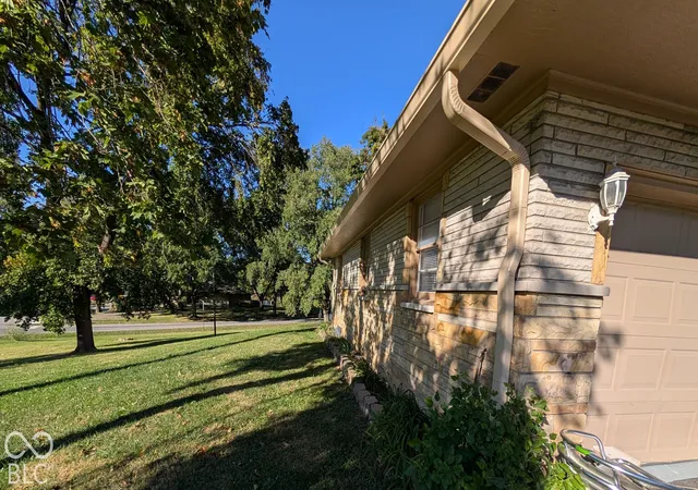 Photo 3 of Single family home for sale at 2060 E Thompson Rd, Indianapolis, IN 46227 | MLS# 22132338 | Listing updated on 2026-10-28