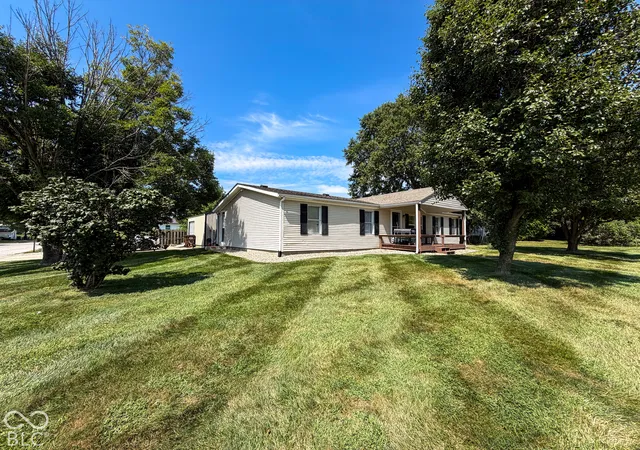 Photo 3 of Manufactured home for sale at 1078 Whipporwill, Seymour, IN 47274 | MLS# 22132344 | Listing updated on 2026-10-22