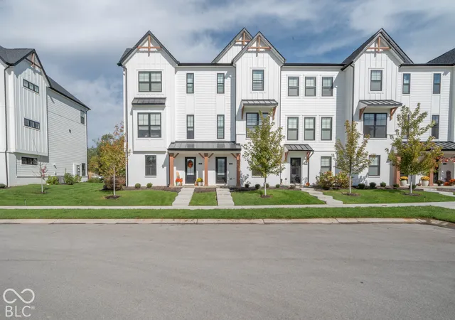 Townhouse for sale at 7098 Nine Penny Dr, Brownsburg, IN 46112 | MLS# 22132345