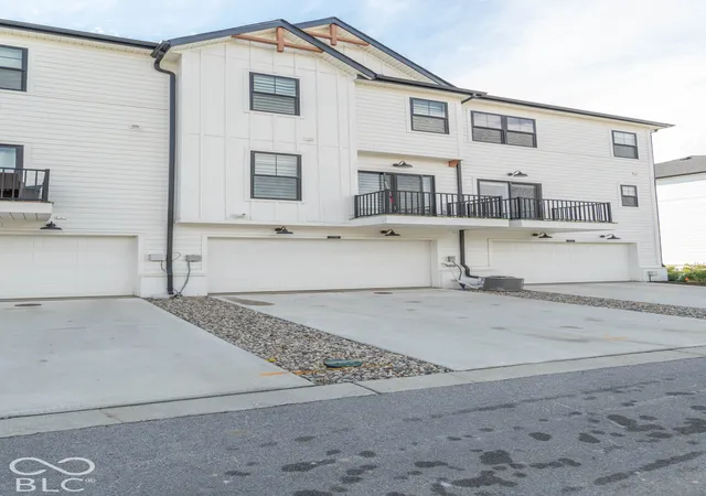 Photo 3 of Townhouse for sale at 7098 Nine Penny Dr, Brownsburg, IN 46112 | MLS# 22132345 | Listing updated on 2026-10-22