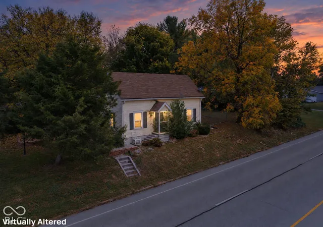 Photo 1 of Single family home for sale at 5401 E US Hwy 40, Fillmore, IN 46128 | MLS# 22132365 | Listing updated on 2026-10-25