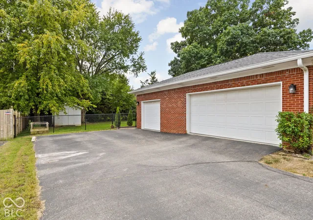 Photo 4 of Sale Pending at 2635 Lindbergh Dr, Indianapolis, IN 46227 | MLS# 22132368 | Listing updated on 2026-10-22