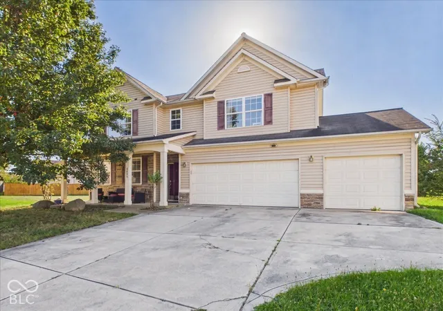 Photo 2 of Single family home for sale at 9655 Rhodes Ct, Avon, IN 46123 | MLS# 22132386 | Listing updated on 2026-10-22
