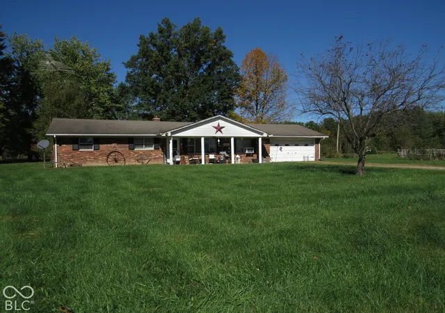Photo 2 of Single family home for sale at 8870 W 450 South, Columbus, IN 47201 | MLS# 22132387 | Listing updated on 2026-10-23