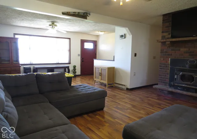 Photo 3 of Single family home for sale at 8870 W 450 South, Columbus, IN 47201 | MLS# 22132387 | Listing updated on 2026-10-23