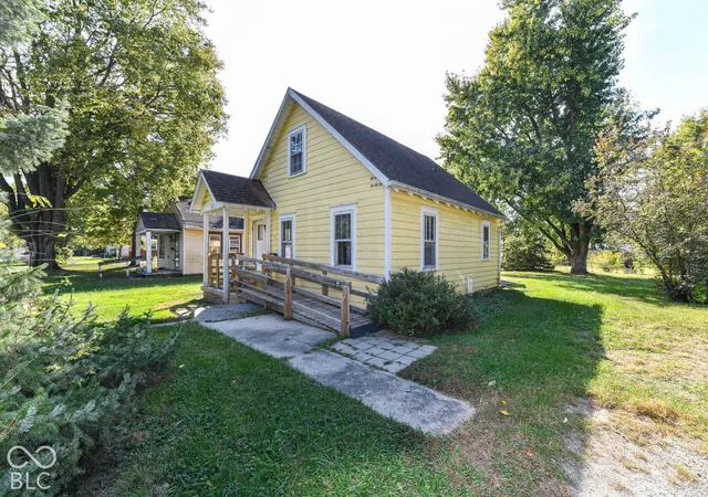 Photo 1 of Single family home for sale at 1319 Chester St, Anderson, IN 46012 | MLS# 22132402 | Listing updated on 2026-10-27