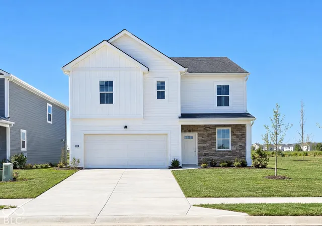 Single family home for sale at 3700 Gordon Dr, Whitestown, IN 46075 | MLS# 22132422