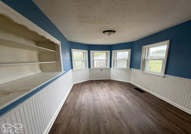 Photo 4 of Sale Pending at 5762 Speedway Dr, Indianapolis, IN 46224 | MLS# 22132443 | Listing updated on 2026-10-23