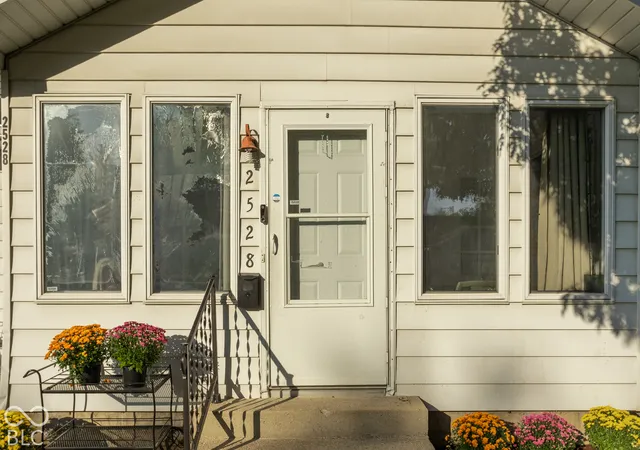Photo 2 of Single family home for sale at 2528 S New Jersey St, Indianapolis, IN 46225 | MLS# 22132444 | Listing updated on 2026-10-26