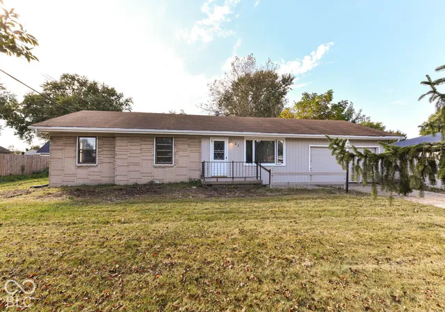 Photo 1 of Single family home for sale at 21 Golden Dr, Anderson, IN 46012 | MLS# 22132454 | Listing updated on 2026-10-27