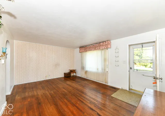 Photo 4 of Single family home for sale at 21 Golden Dr, Anderson, IN 46012 | MLS# 22132454 | Listing updated on 2026-10-27