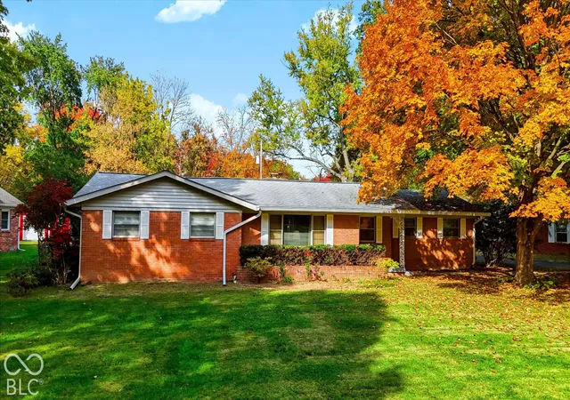 Photo 1 of Single family home for sale at 6924 Munsee Ln, Indianapolis, IN 46260 | MLS# 22132460 | Listing updated on 2026-10-29