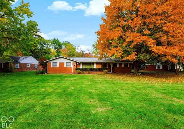 Photo 2 of Single family home for sale at 6924 Munsee Ln, Indianapolis, IN 46260 | MLS# 22132460 | Listing updated on 2026-10-29