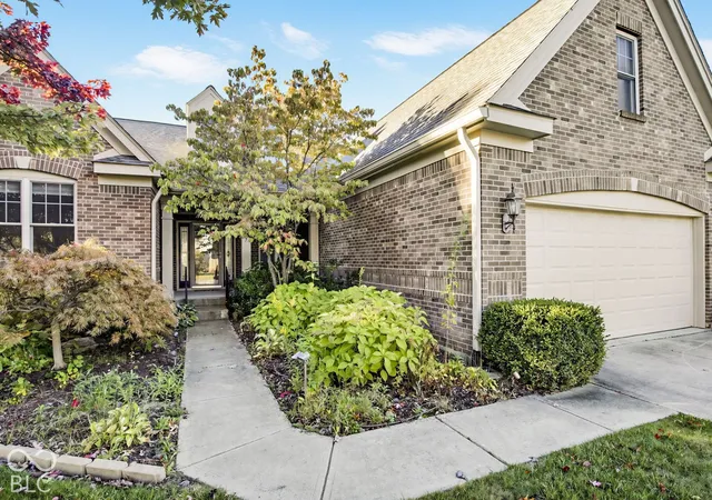 Photo 2 of Single family home for sale at 1307 Somerville Dr, Westfield, IN 46074 | MLS# 22132479 | Listing updated on 2026-10-24