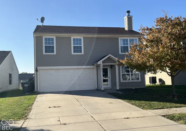 Photo 1 of Single family home for sale at 1476 Pencross Ln, Greenwood, IN 46143 | MLS# 22132500 | Listing updated on 2026-10-22