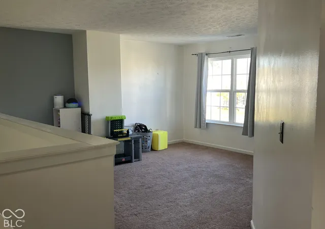 Photo 4 of Single family home for sale at 1476 Pencross Ln, Greenwood, IN 46143 | MLS# 22132500 | Listing updated on 2026-10-22