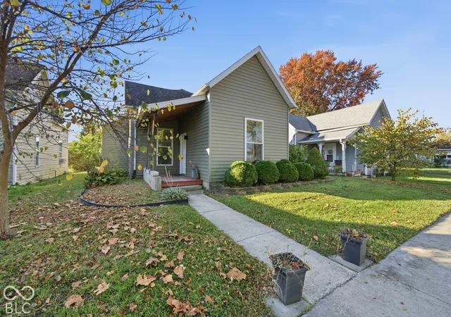 Photo 2 of Single family home for sale at 1211 W 10th Street, Muncie, IN 47302 | MLS# 22132512 | Listing updated on 2026-10-26