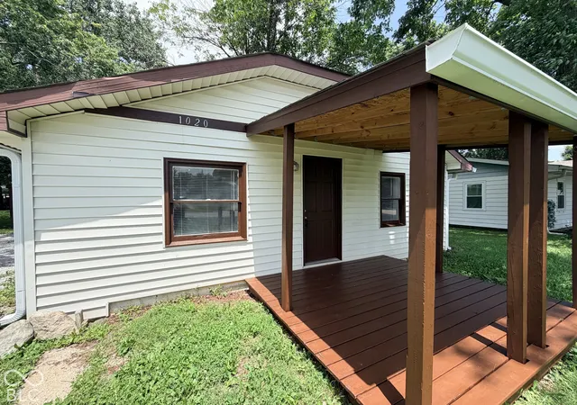 Photo 1 of Single family home for sale at 1020 E 7th Street, Greenfield, IN 46140 | MLS# 22132521 | Listing updated on 2026-10-21
