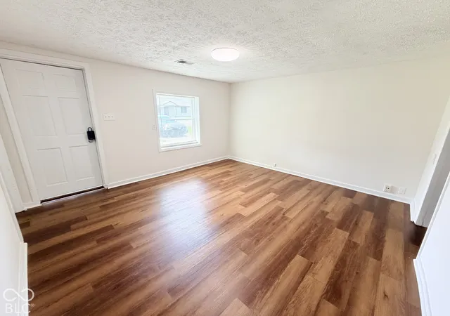 Photo 2 of Single family home for sale at 1020 E 7th Street, Greenfield, IN 46140 | MLS# 22132521 | Listing updated on 2026-10-21