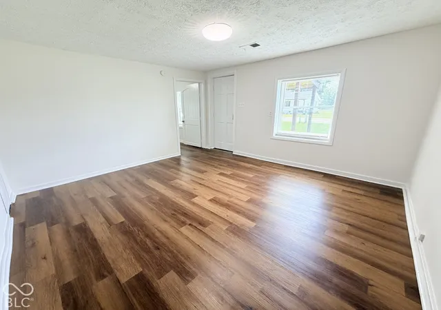 Photo 3 of Single family home for sale at 1020 E 7th Street, Greenfield, IN 46140 | MLS# 22132521 | Listing updated on 2026-10-21