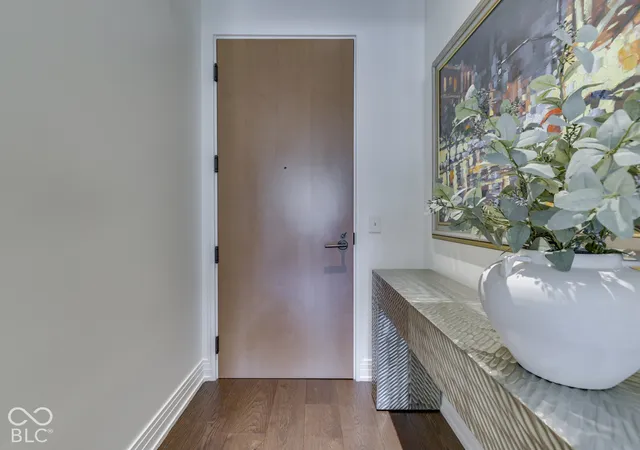 Photo 4 of Condo for sale at 855 N East St #208-B, Indianapolis, IN 46202 | MLS# 22132531 | Listing updated on 2026-10-28