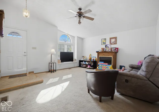 Photo 4 of Single family home for sale at 1500 Wrenwood Dr, Columbus, IN 47201 | MLS# 22132540 | Listing updated on 2026-10-29