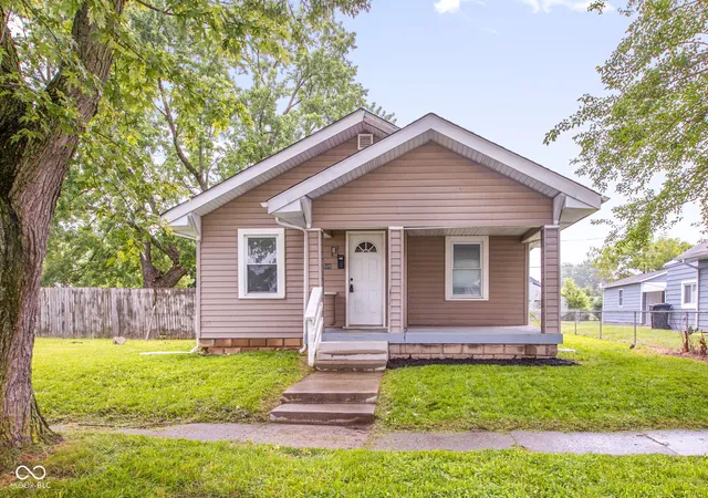 Single family home for sale at 2509 Lincoln St, Anderson, IN 46016 | MLS# 22132552