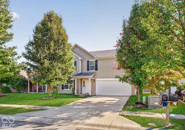 Photo 2 of Single family home for sale at 839 Stonehurst Dr, Franklin, IN 46131 | MLS# 22132555 | Listing updated on 2026-10-23