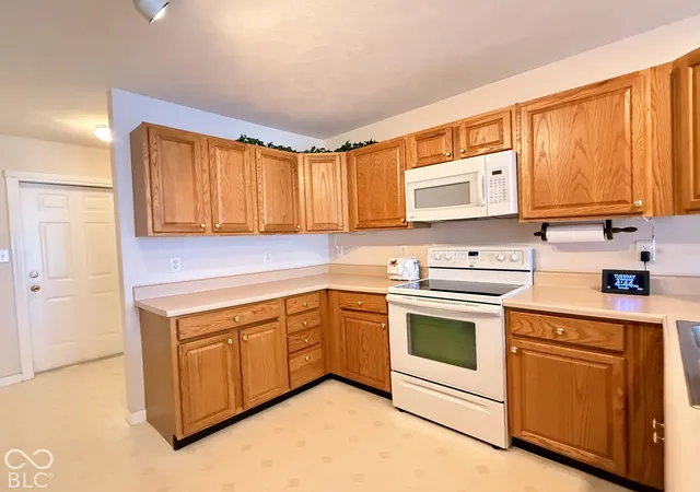 Photo 3 of Sale Pending at 501 Eastfield Dr, Crawfordsville, IN 47933 | MLS# 22132564 | Listing updated on 2026-10-27